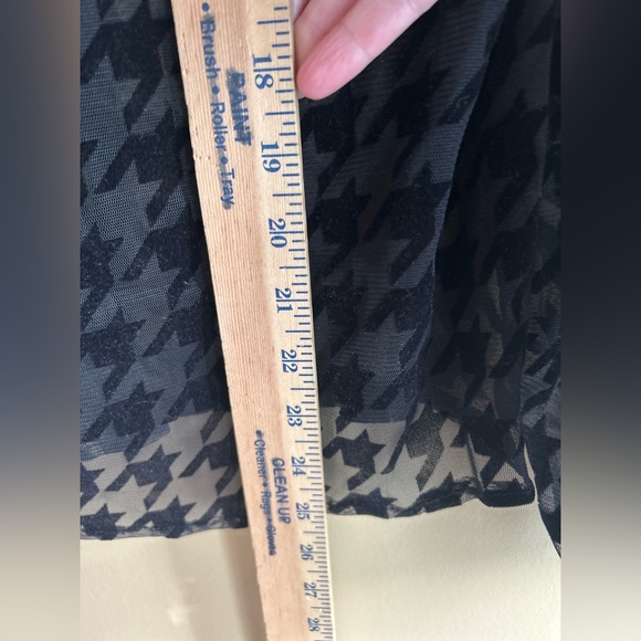 ✌️4/$20✌️Houndstooth blouse - Picture 7 of 8